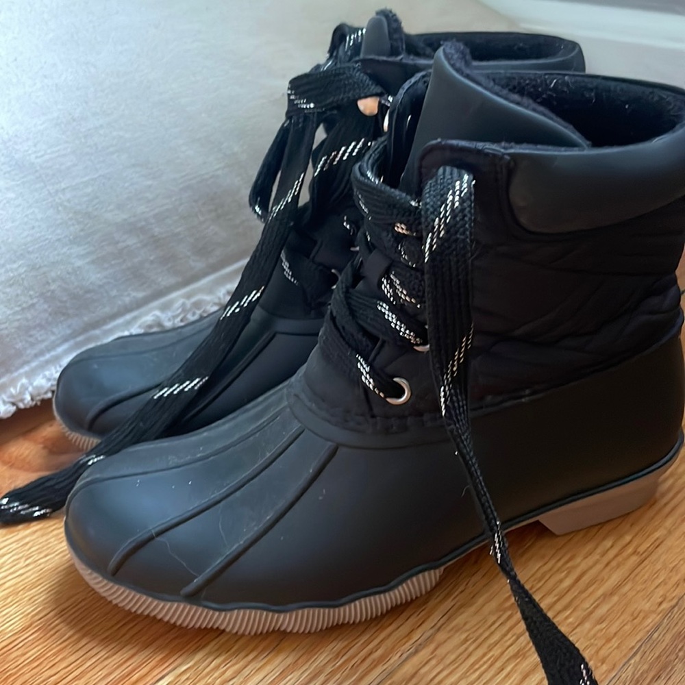 JUSTICE duck boots size 4/6